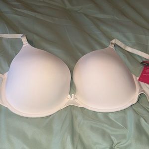 New with tags size 38d bra white
